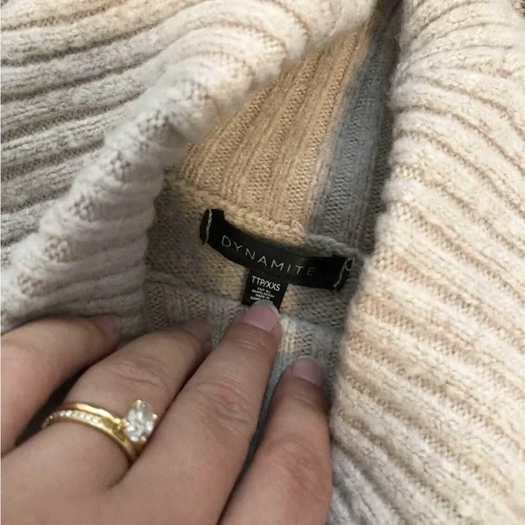 Dynamite Sweater - Picture 2 of 3